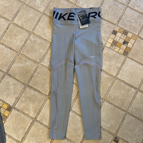 Nike Pro Leggings - Picture 1 of 5